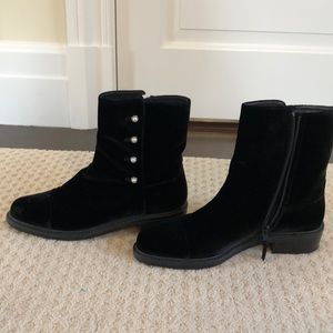 Stuart Weitzman Women’s Heeled Black Booties 8.5